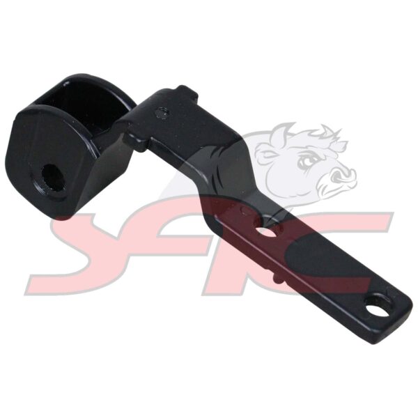 UD QUON 490 FRONT PANEL HINGE R/H